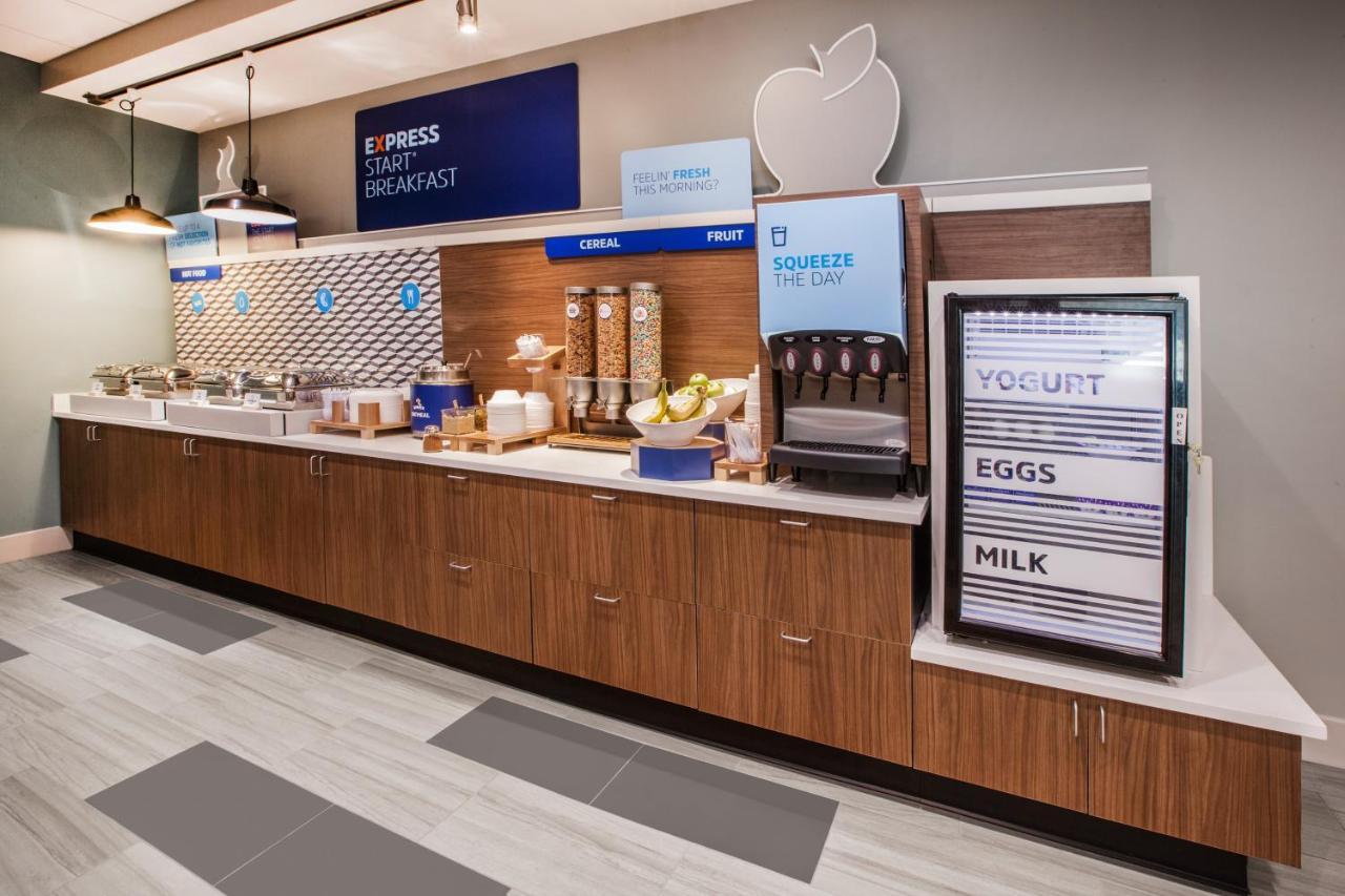 Holiday Inn Express Rochester Hills By Ihg Экстерьер фото